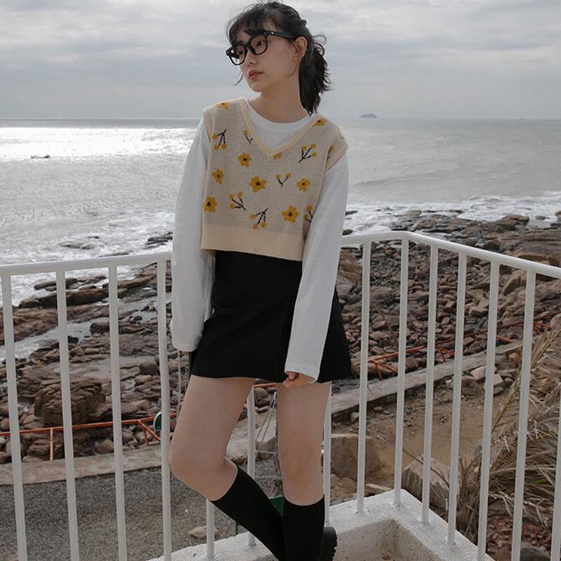 Sweater Vest Women Vintage Sleeveless Knitted Crop Tops Girls Patchwork Flowers Spring Simple Casual V-neck