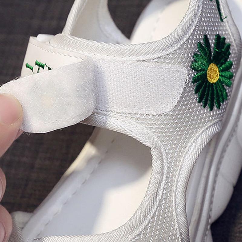 Small Daisy Sandals Women's All-match Muffin Thick-soled Casual Sports Shoes Comfortable Light Temperament Handsome Women's Shoes