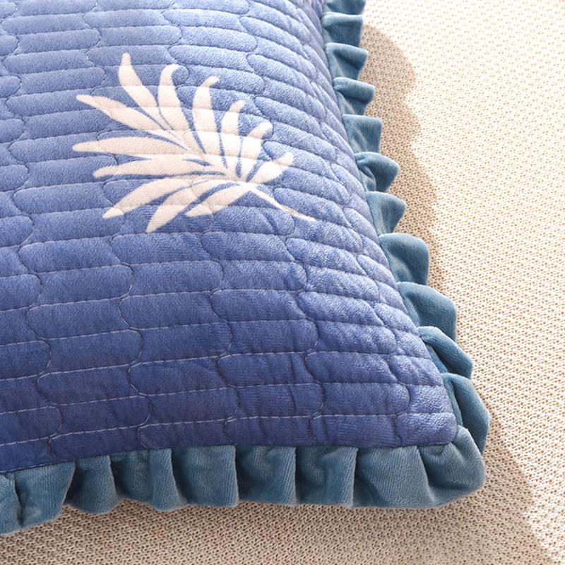 Crystal Velvet Pillowcase Quilted Cotton Warm Lace Pillowcase A Pair of Printed Suede Pillow Core Short Plush Pillow Set