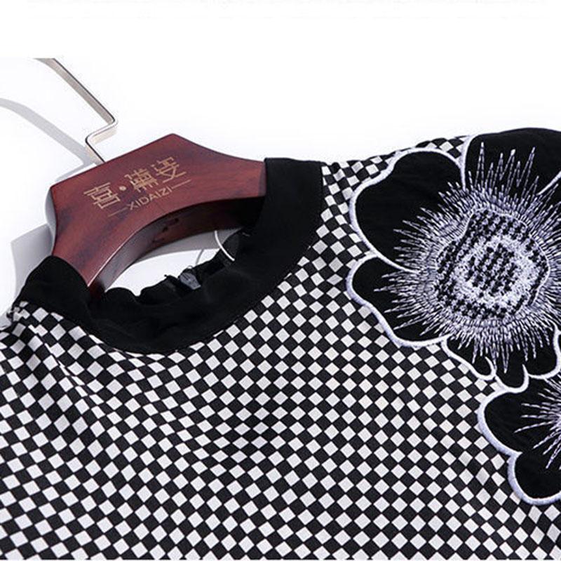 Women's Spring and Autumn Plaid T-Shirt Large Size Loose Round Neck Long Sleeve Top