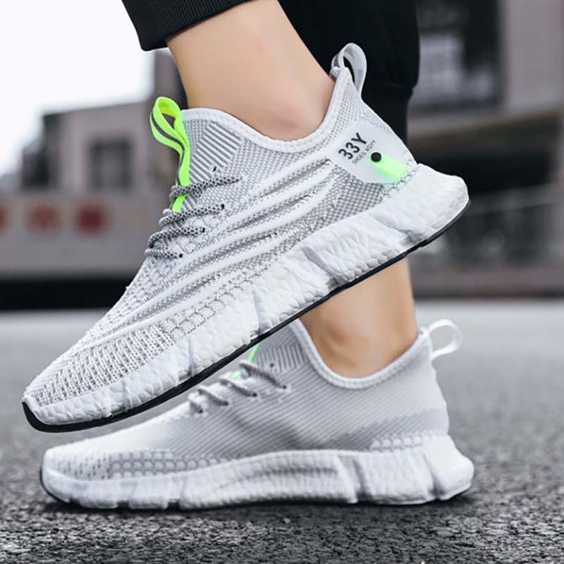 Comfortable and Breathable Men's Sports Shoes Summer Trend Casual Shoes Running Shoes Mesh Flying Shoes