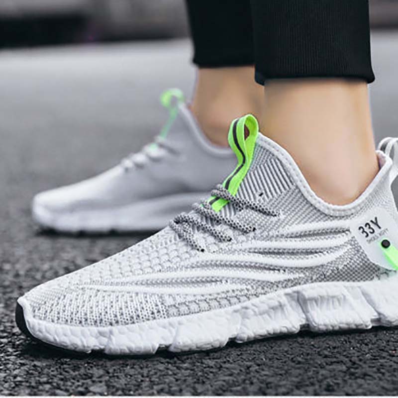 Comfortable and Breathable Men's Sports Shoes Summer Trend Casual Shoes Running Shoes Mesh Flying Shoes