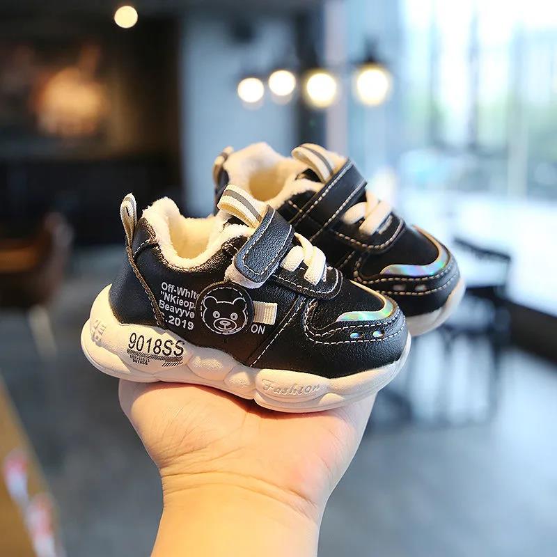 Winter 0-2 Years Old Soft Soled Men's and Women's Treasure Walking Shoes Plush Warm Leather Children's Casual Shoes Anti Slip Children's Sports Shoes