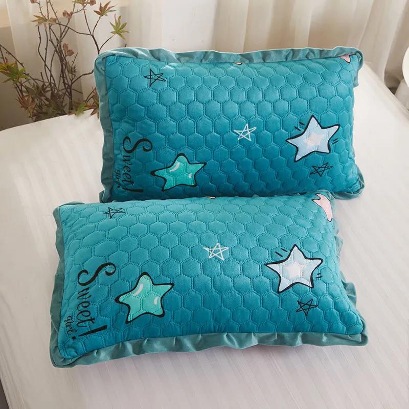 A Pair of Quilted Thickened Crystal Velvet Autumn and Winter Warm Velvet Pillow Cover