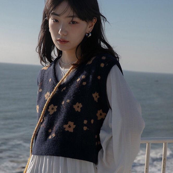 Sweater Vest Women Vintage Sleeveless Knitted Crop Tops Girls Patchwork Flowers Spring Simple Casual V-neck