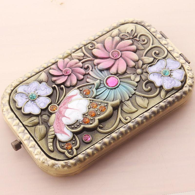 Retro European Foldable Hand-held Makeup Mirror Ladies Collapsible Portable HD Thin and Light Must-have Makeup for Travel Appointment Small Mirror
