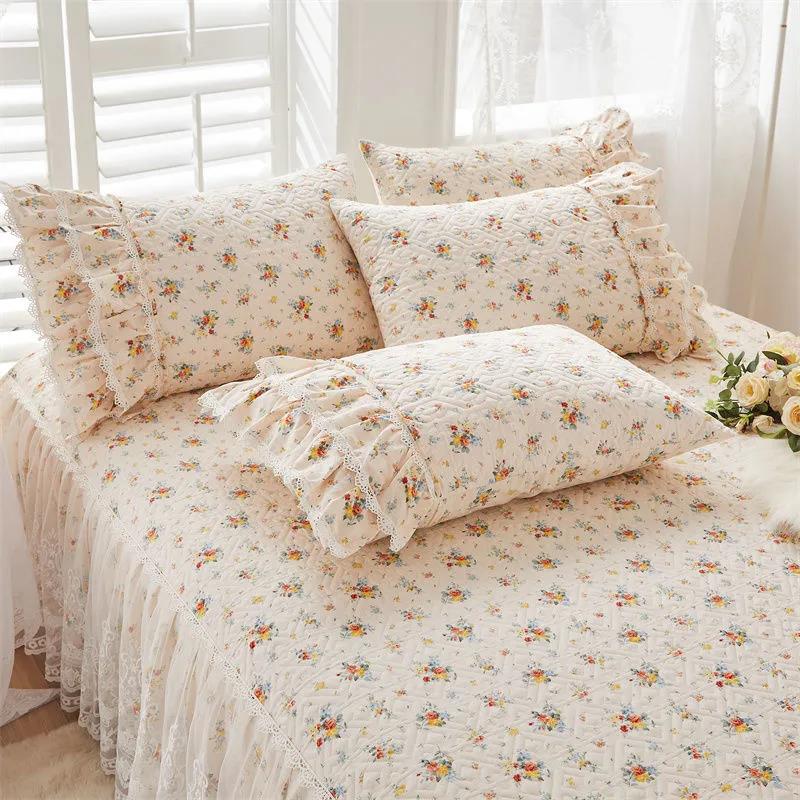 A Set of Cotton Printing Thickened Quilted Pillow Case Student Dormitory Single Lace Pillow Core Dust Cover