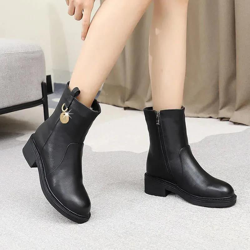 Cotton Shoes Women Winter Mid-tube Flat Bottom Martin Boots Warm and Comfortable Plus Cashmere Casual Leather Shoes