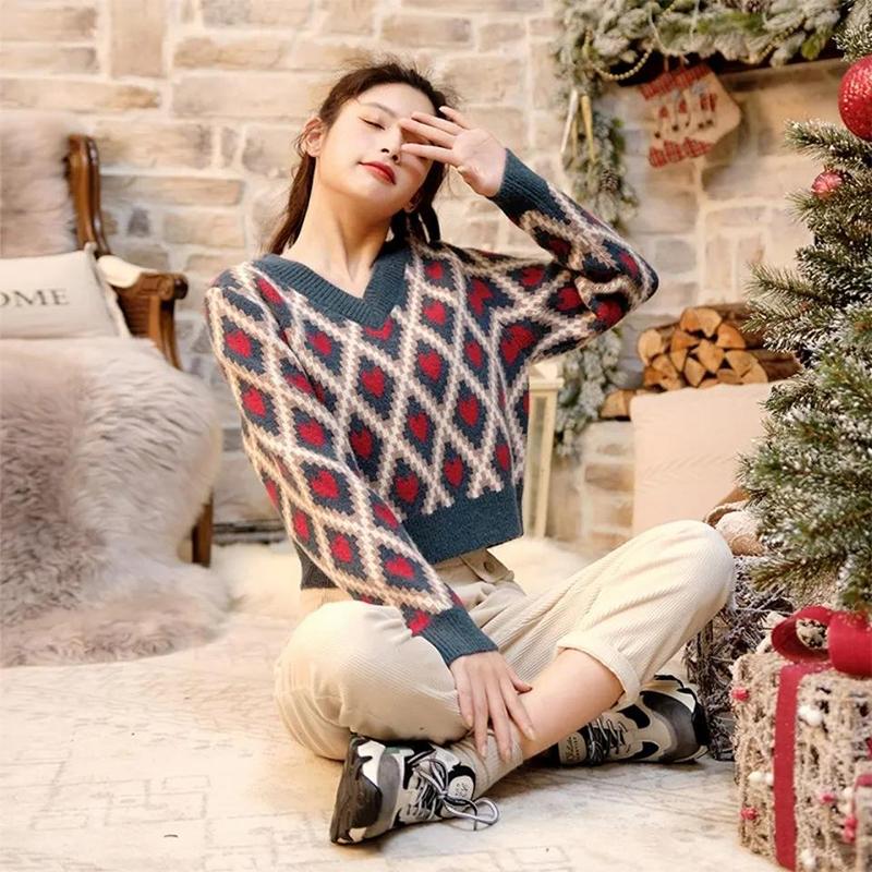Sweater Women Autumn Winter 2021 Knitted Vintage Sense V-neck Christmas Peach Heart Short Top Sweater
