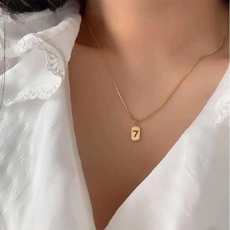 Lucky Number 7 Necklace Titanium Steel Gold Choker Clavicle Chain Pendant Necklaces Personalized Ornaments Chain Necklaces Chokers for Girls