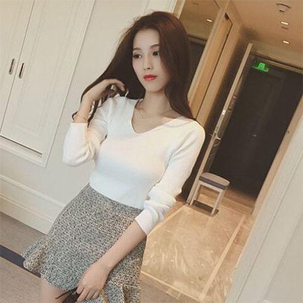 Autumn and Winter Slim Long-sleeved V-neck Bottoming Sweater Short Tight-fitting Inner Sweater Women