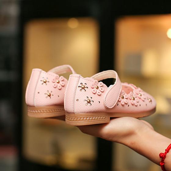 Girls Sandals Girls Spring Summer Soft Sole Low Heel Casual Sandals Solid Color Anti-slip Beads and Flowers Decoration Princess Sandals