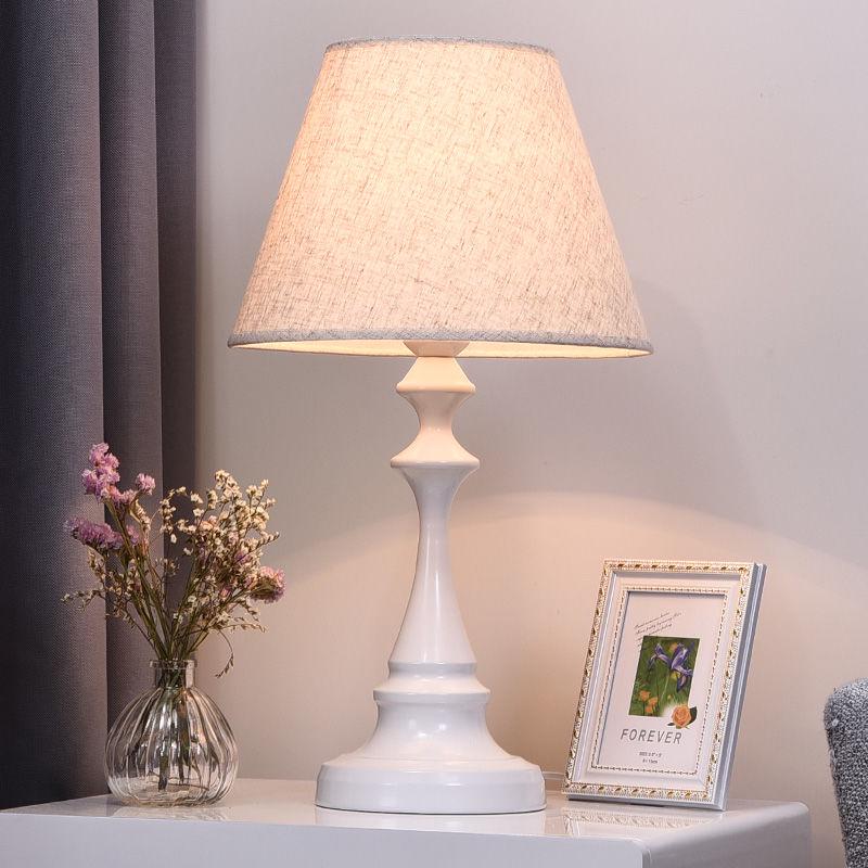 European Minimalist Creative Romantic Table Lamp Bedroom Lamp Bed Lamp Home Deco Night Lamp
