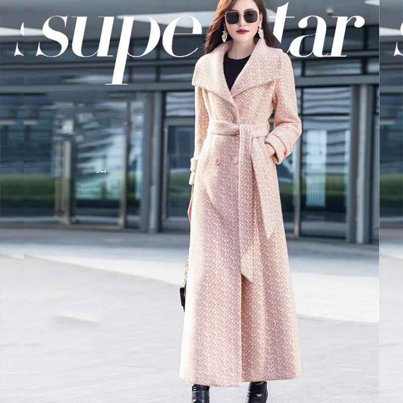 Fashion and Popular Women's Fur Coats In Winter Long Thick Mink Velvet Coat