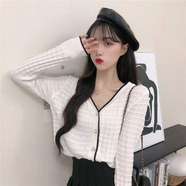 Retro French Loose Skin-friendly Sweater Short V-neck Thin Western-style Plaid Long-sleeved Sweater Top Women