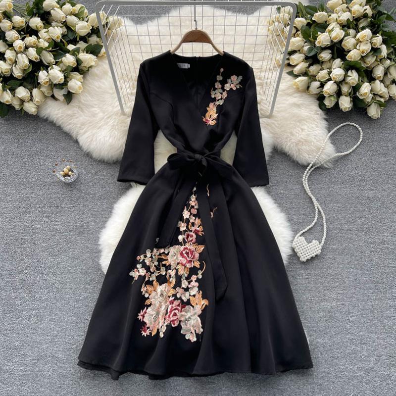 Formal Dress Spring and Autumn Embroidery Pattern Dress Temperament V-neck Tie Evening Dress Elegant Bridesmaid Dress
