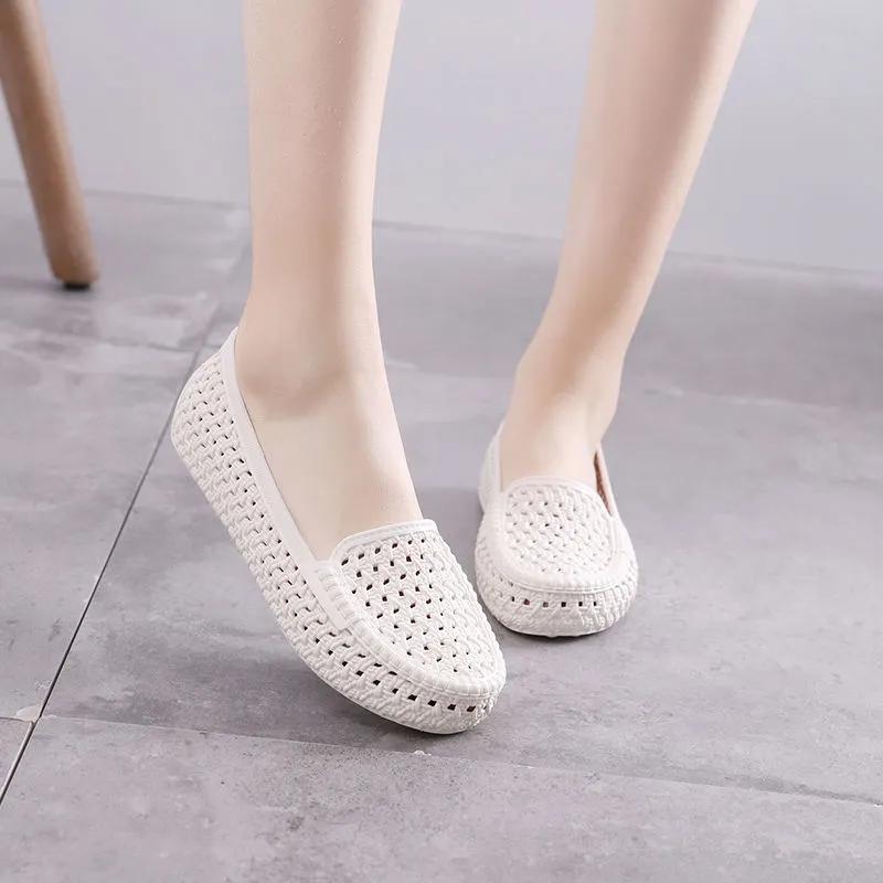 Women's Summer Sandals Flat Work Shoes Nurse Shoes Baotou Soft Bottom Hole Shoes Mother Shoes Non-slip Beach Shoes Peas Shoes