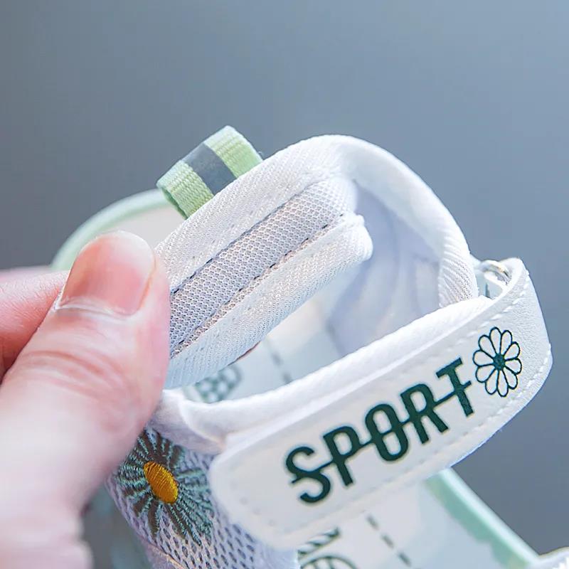 Girl's Sandals Girls Shoes In Summer Soft Sole Flat Beach Sandals Anti-slip Little Daisy Decoration Casual Light Sandals