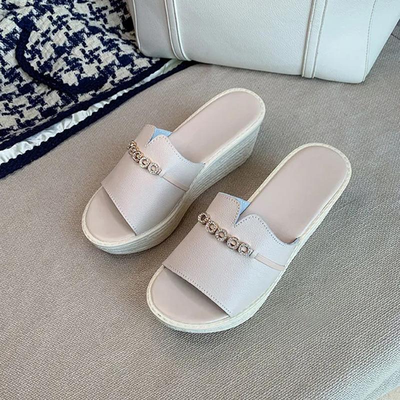 7cm High-heel Sandals and Slippers Slope-heel Ladies Slippers Thick-soled Non-slip Leather Mother Shoes Beach Shoes Casual Shoes Outdoor Slippers