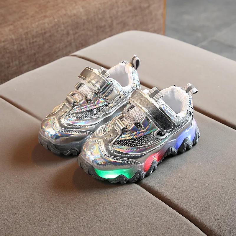 New Children Luminous Shoes Boys Girls Sport Running Shoes Baby Lights Fashion Sneakers Toddler Kids with Light Sneakers