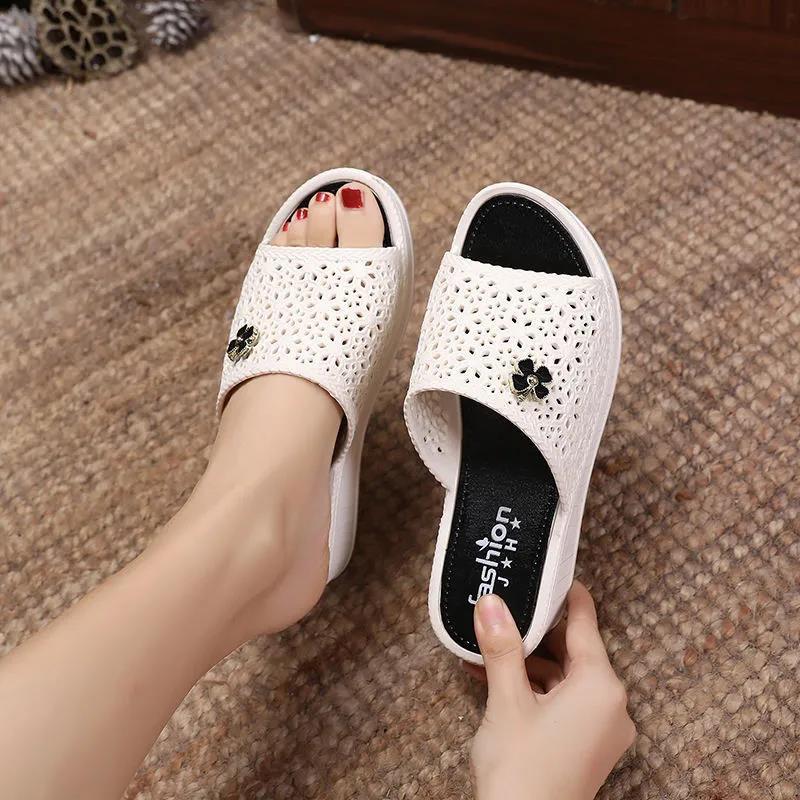 Slippers Women's Summer Outdoor Wear Thick Bottom Wedge Heel Indoor Non-slip Slippers