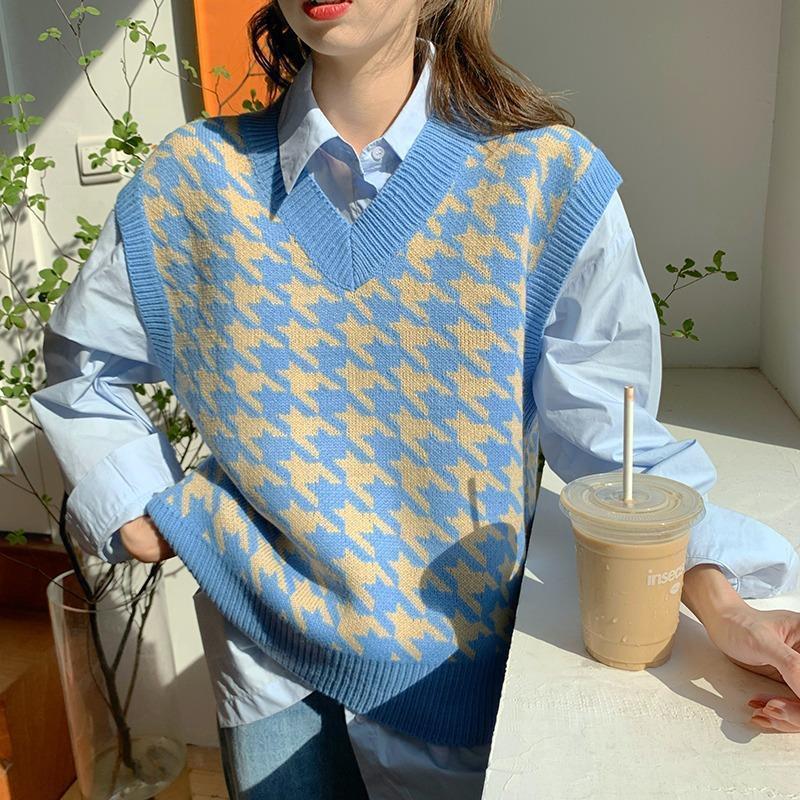 Women Loose Knitted Vest Sweater Girls V Neck Sleeveless Thick Vintage Sweater Female Waistcoat Chic Tank Tops All-match Short Pullover Vest Outerwear