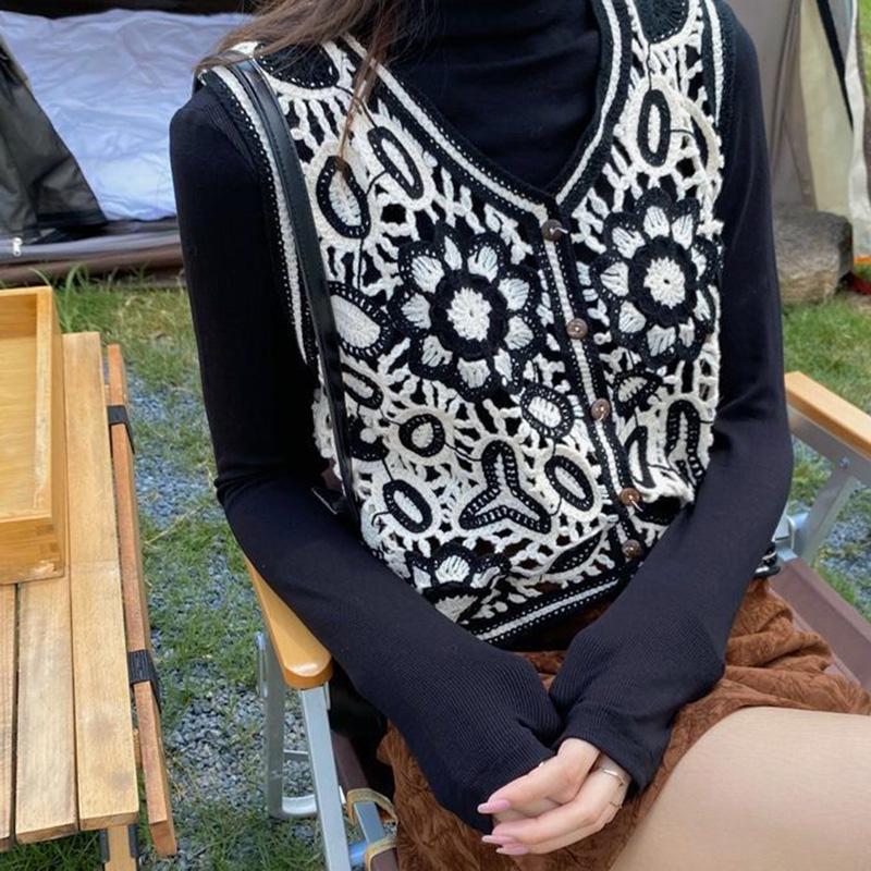 Embroidery Hollow Design Retro Style V-neck Sleeveless Waistcoat  Women's Spring and Summer