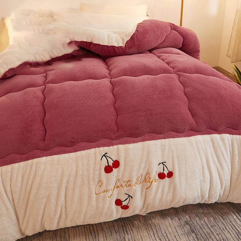 Thick and Warm Chemical Fiber Quilt Comfortable and Skin-friendly Chemical Fiber Quilt, Household Hotel Bedding