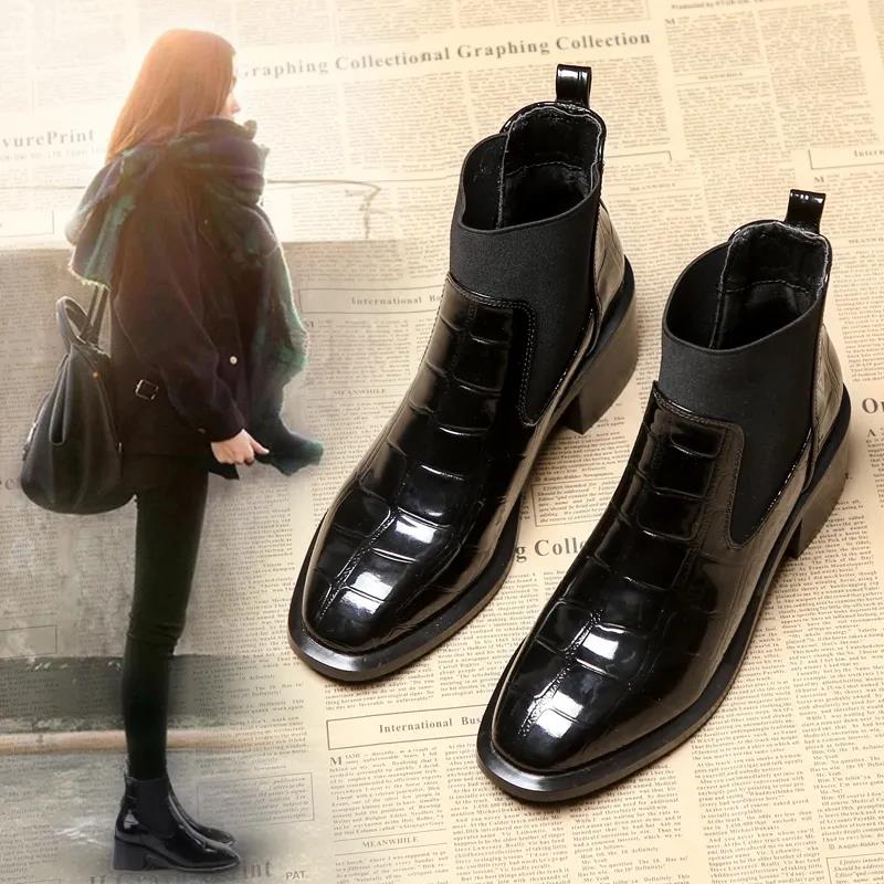 Autumn and Winter Boots Flat Square Toe Fashion Boots Korean Thick-heel Martin Boots