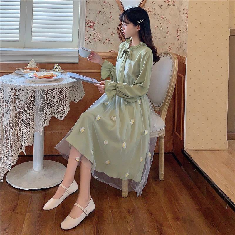 Sen-line Mesh Stitching Dress with Waist Gentle Wind Long-sleeved First Love Dress Gentle and Lovely Temperament Elegant Lace Embroidery