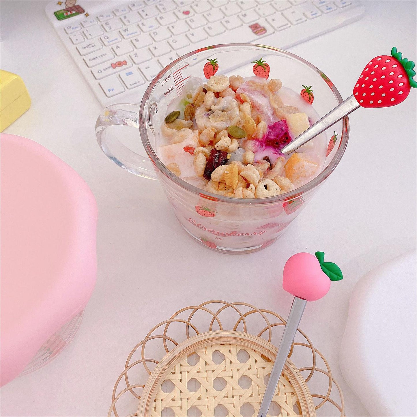Cute Strawberry Peach Holding Cup Glass Bowl Breakfast Cereal Student Girl Milk Coffee Oatmeal Heat Resistant Kawaii Mug