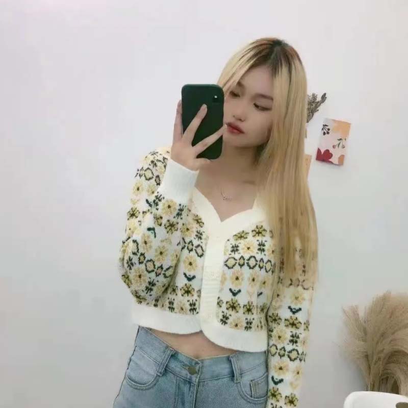 2021 New Autumn and Winter Women's French Temperament Square Neck Floral Retro Jacquard Knitted Cardigan Short Sweater Coat