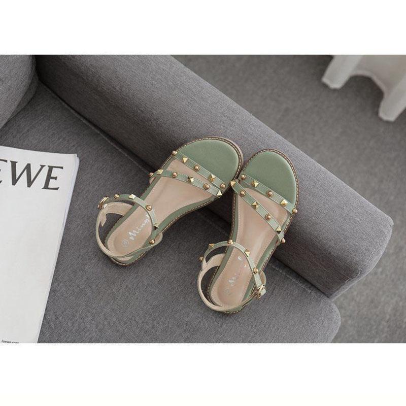 Women's Flat Sandals Summer Rivet Roman Sandals All Match Casual Temperament Sandal Non-slip Comfortable Lightweight Beach Shoes