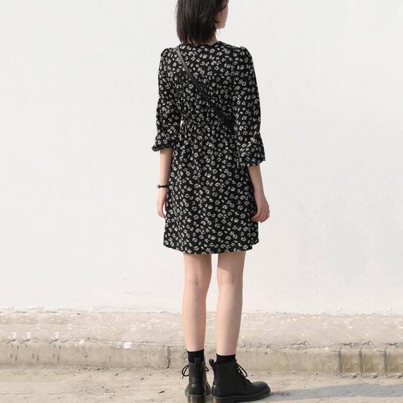 French Retro V-neck Floral Dress Female Spring Summer Temperament Wild Waist Was Thin Short Skirt