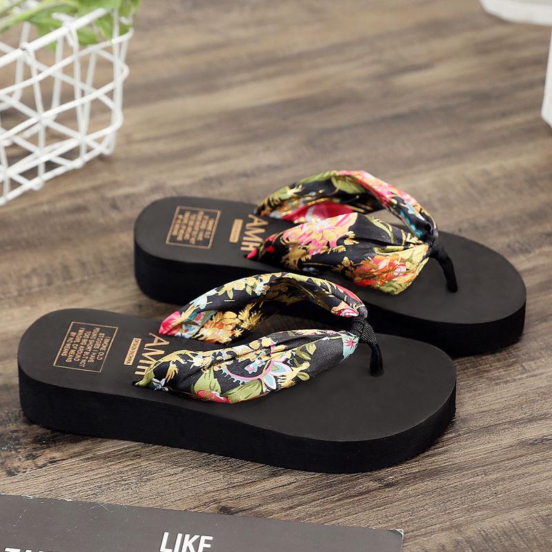 Thick-soled Flip-flops Women's Summer Non-slip Wedge Heel Clip-on Beach Shoes Women's Sandals and Slippers Fashion and Light