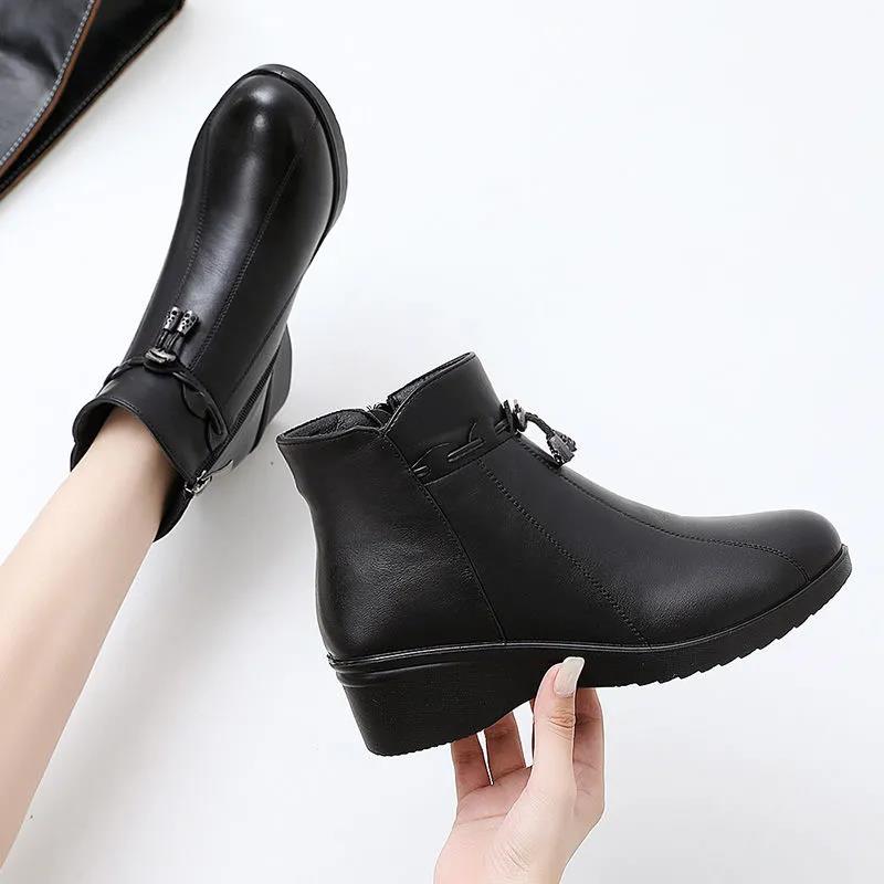 Winter Mother's Cotton Shoes and Velvet Warm Short Boots Middle-aged Women's Shoes Soft-soled Non-slip Leather Shoes