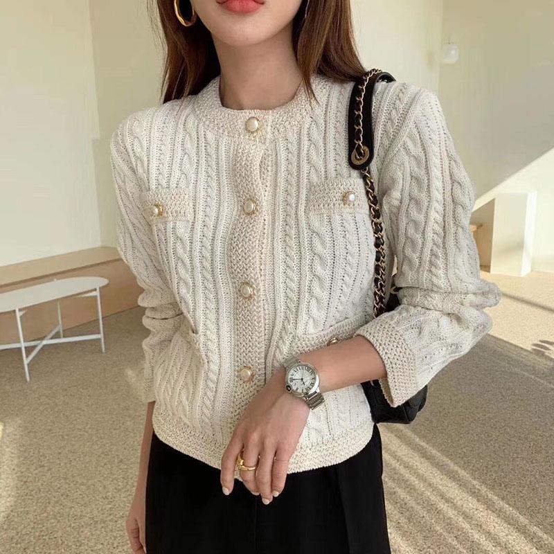 Women's Short Knitted Cardigan Autumn Winter Solid Color Sweater Coat Women's Pearl Button Twist Knit Top Cardigan Sweaters with Pockets