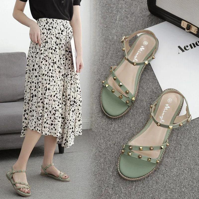 Women's Flat Sandals Summer Rivet Roman Sandals All Match Casual Temperament Sandal Non-slip Comfortable Lightweight Beach Shoes