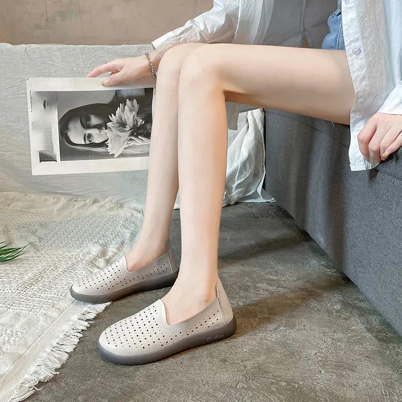Women's Soft-soled Hole Shoes Hollow Breathable Flat-soled Shoes One-footed Lazy Peas Women's Loafers Comfortable and Breathable