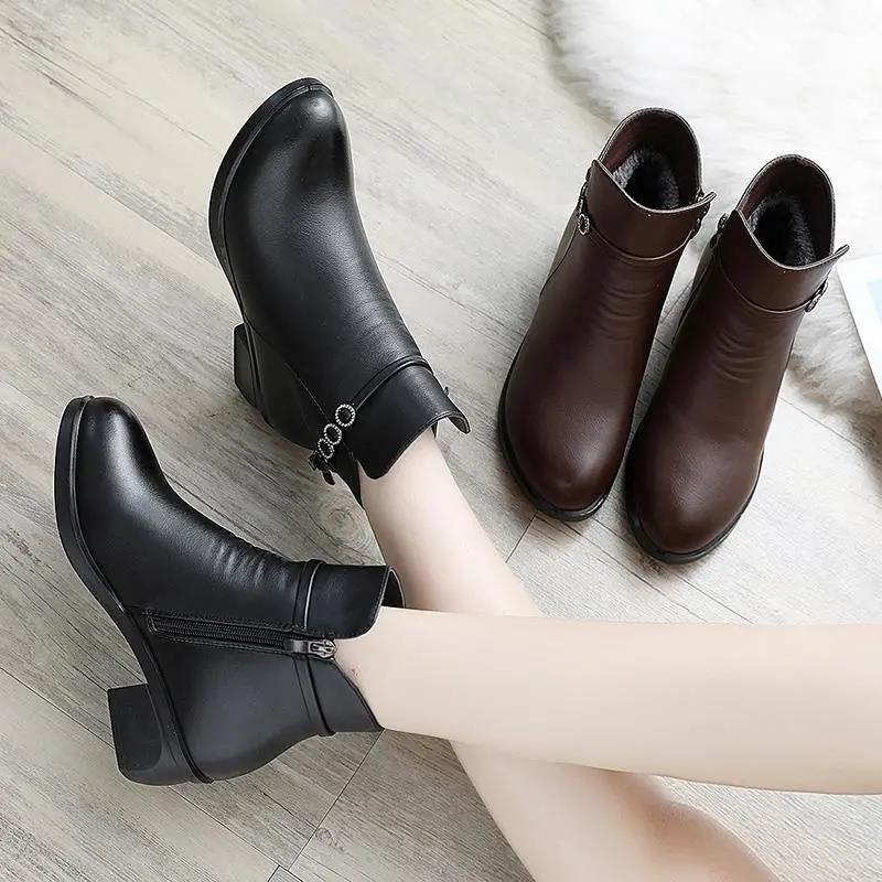 Winter Women's Leather Boots Plus Velvet Warmth Soft-soled Non-slip Short Boots Thick Heel Wear-resistant Boots