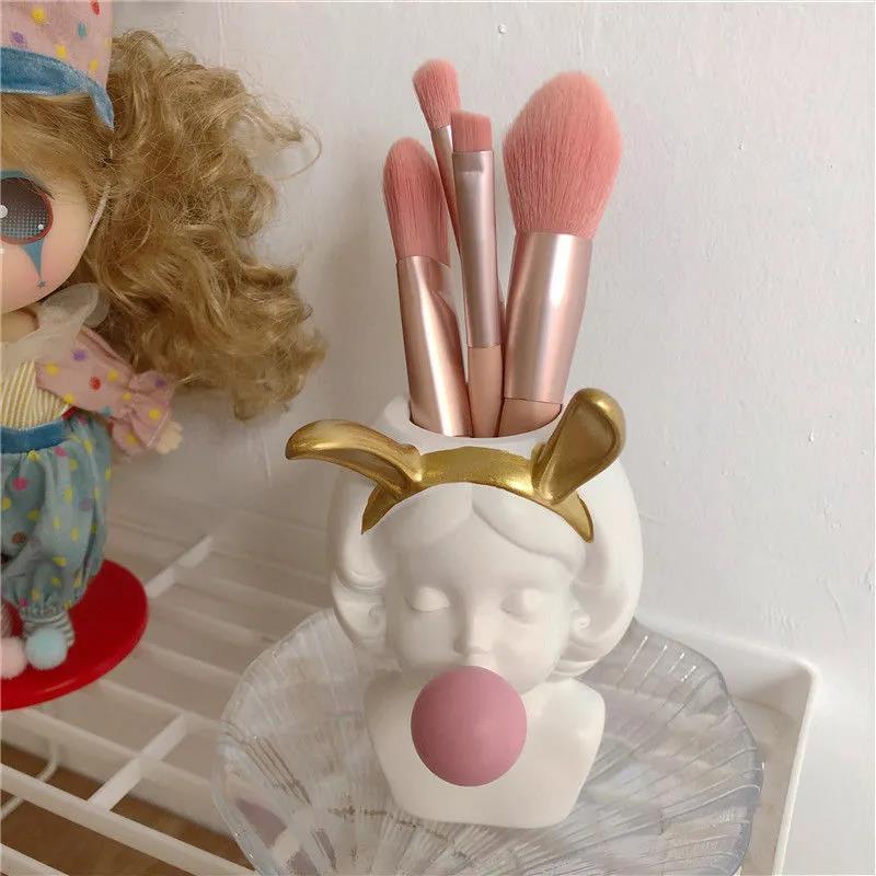 Ins Blowing Bubble Girl Pen Holder Student Girl Heart Desktop Sculpture Makeup Brush Storage Bucket Vase Ornament Decoration