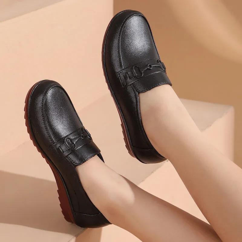Women's Water Shoes Kitchen Work Shoes Outer Wear Short Rain Boots Water Boots Women's Waterproof Non-slip Rubber Shoes Comfortable Mother Shoes
