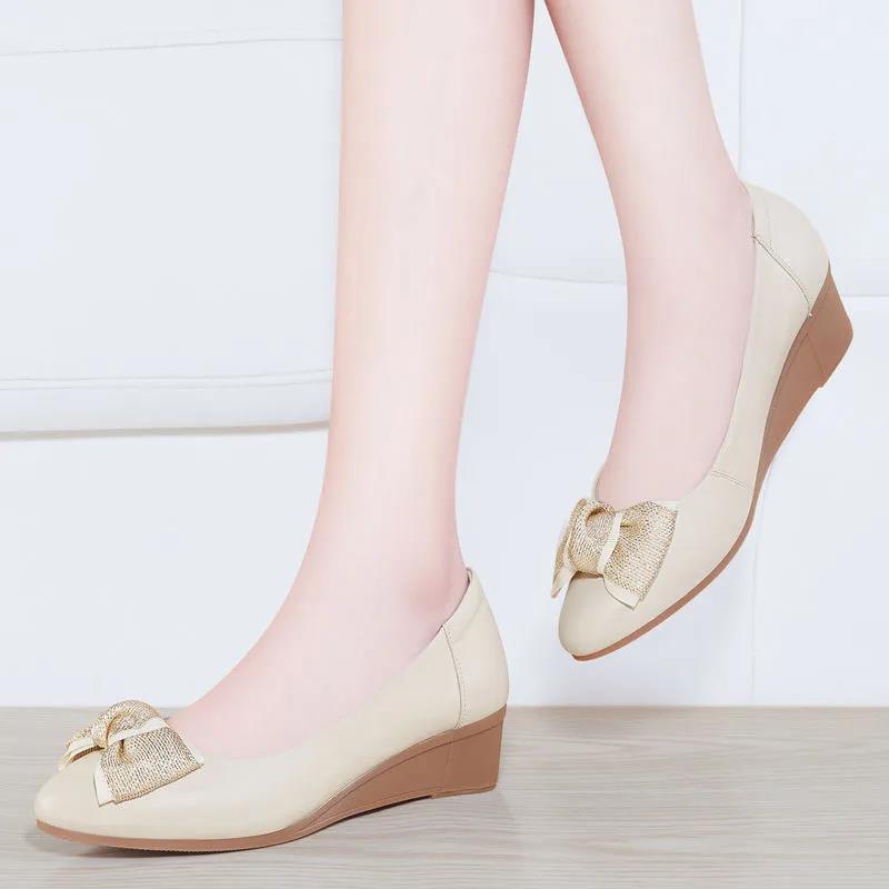 Single Shoes Women's Casual Middle-aged and Elderly Shoes Women's Non-slip Wedge Heel Comfortable Spring and Autumn Shallow Mouth Flat Work Shoes