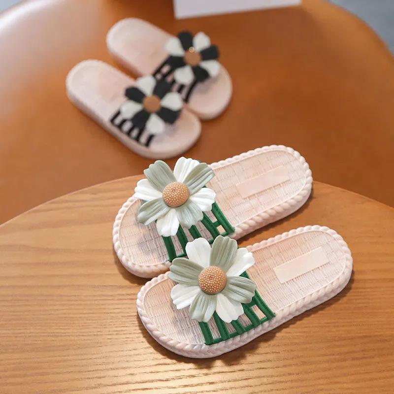 Girl's Summer Slippers Girl's Soft Sole Anti-slip Slippers Indoor Flower Decoration Shower Casual Light Flat Slippers