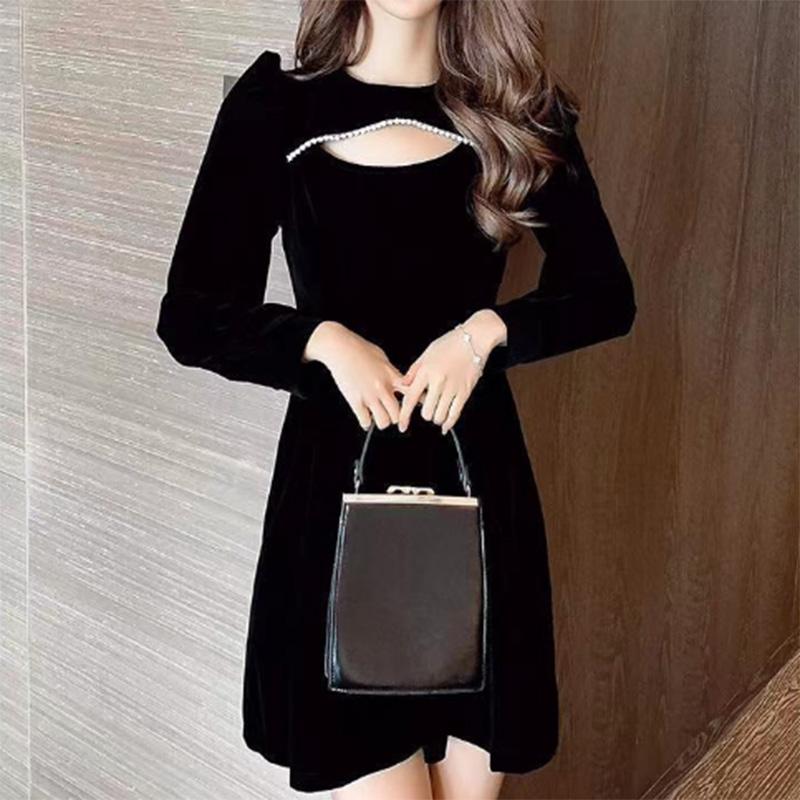 Black Velvet Short Skirt with Puff Sleeves High-end Autumn and Winter Long-sleeved Retro Round Neck Hollow Inner Dress
