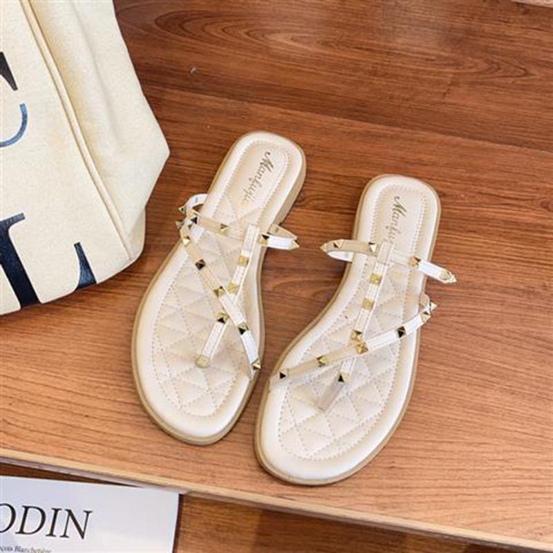 Fairy Style Flip Flops Rivet Sandals and Slippers for Women's Outer Wear New Year and Summer New Flat-bottomed Non-slip Beach Slippers