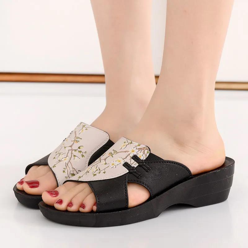 Women's Slippers Summer Leather Retro Woman Flip Flops Shoes Casual Platform Women's Outdoor Slippers