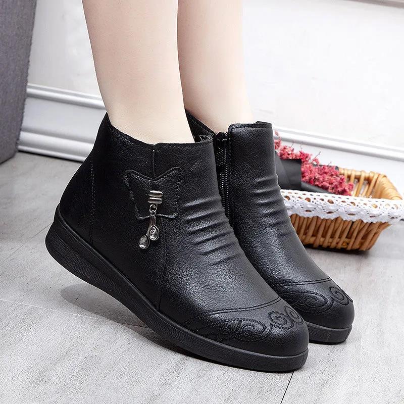 Winter Thickened Women's Leather Shoes Flat Non-slip Mother Cotton Shoes Snow Boots Plus Velvet Short Boots