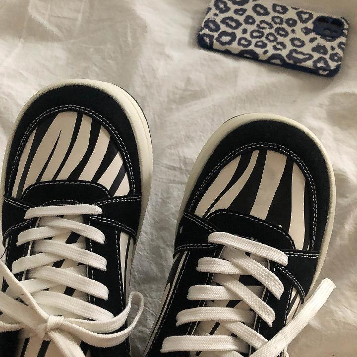 Zebra Pattern Women's Round Toe Thick-soled Winter Plus Velvet Black Autumn and Winter Cotton Shoes