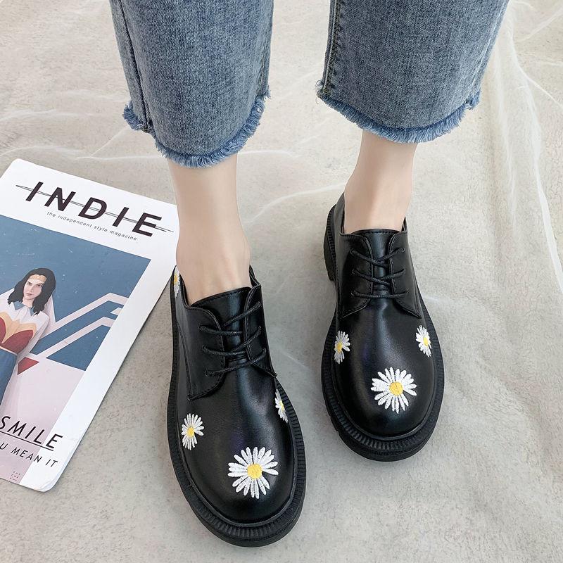 Women 'S Spring Flats Shoes Little Daisy Embroidery Loafers Black Leather Casual Footwear Thicken Sole Shoes